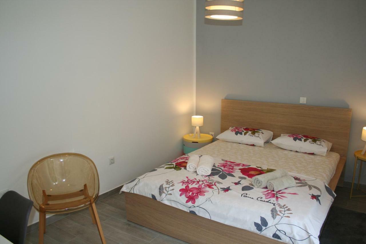 Room With Garden Split Exterior photo