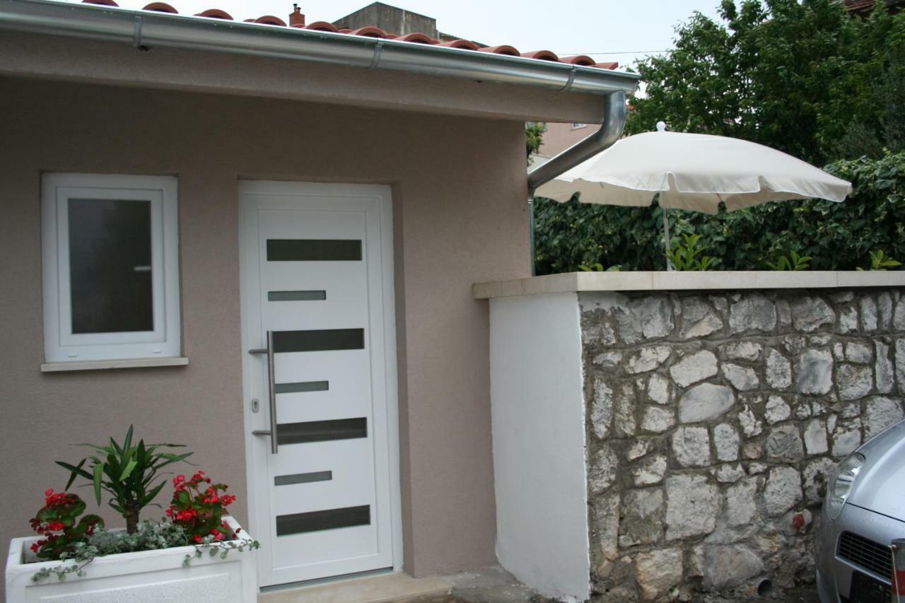 Room With Garden Split Exterior photo