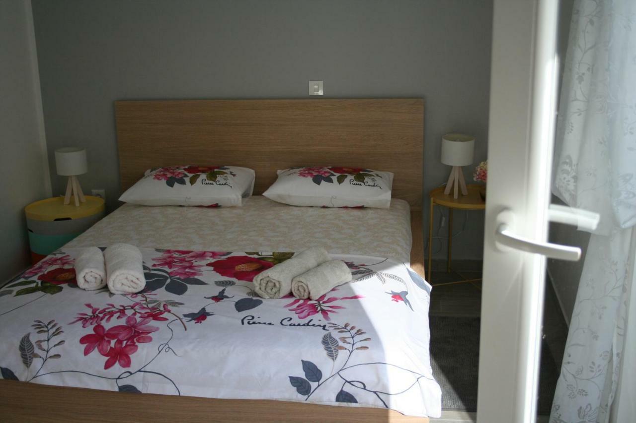 Room With Garden Split Exterior photo