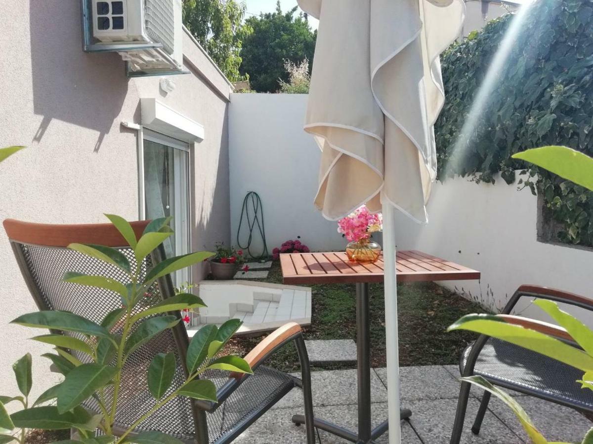 Room With Garden Split Exterior photo